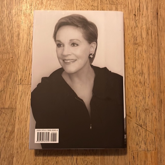 Julie Andrews Autobiography Home and Home Work - Picture 8 of 11